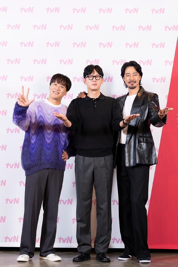 '어쩌다 사장3' 제잘발표회에 참석한 차태현, 조인성, 박병은 [사진=tvN]