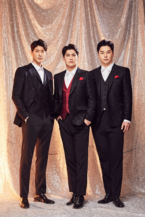 더블레스가 '가요무대'에 출연한다. [사진=KDH엔터테인먼트]