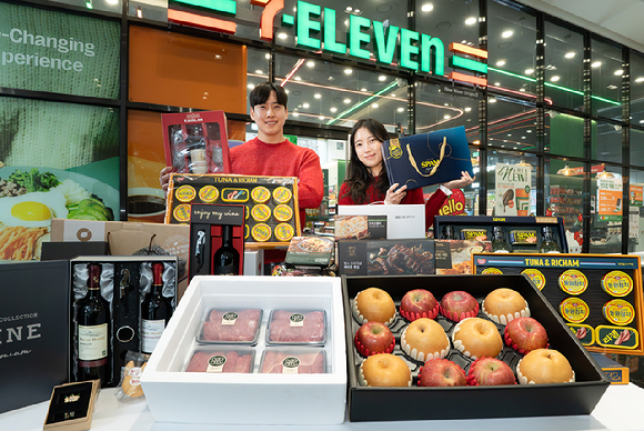 CU가 다가오는 병오년 설날을 맞아 670여종의 설 선물을 판매한다. [사진=C]