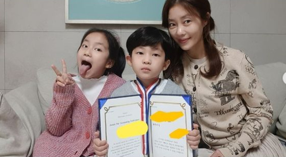 이지현이 아들의 최우수상 수상을 자랑했다.[사진=이지현 인스타그램]