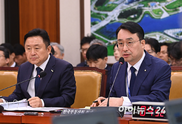 이헌욱 한국부동산원장이 15일 서울 여의도 국회 국토교통위원회에서 열린 한국부동산원, 주택도시보증공사 등에 대한 국정감사에서 질의에 답변하고 있다. [사진=곽영래 기자]