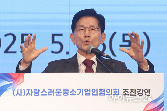 김문수 국민의힘 대선 후보가 15일 서울 여의도 중소기업중앙회 KBIZ홀에서 열린 '자랑스러운 중소기업인협의회 조찬 강연'에서 발언을 하고 있다. [사진=곽영래 기자]