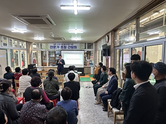 남원공설시장 활성화를 위한 전문가 초청 간담회  [사진=남원시의회]