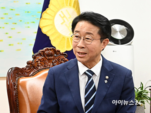 구윤철 부총리 겸 재정경제부 장관이 15일 오후 서울 여의도 국회에서 조정식 국회의장을 예방하고 있다. [사진=곽영래 기자]