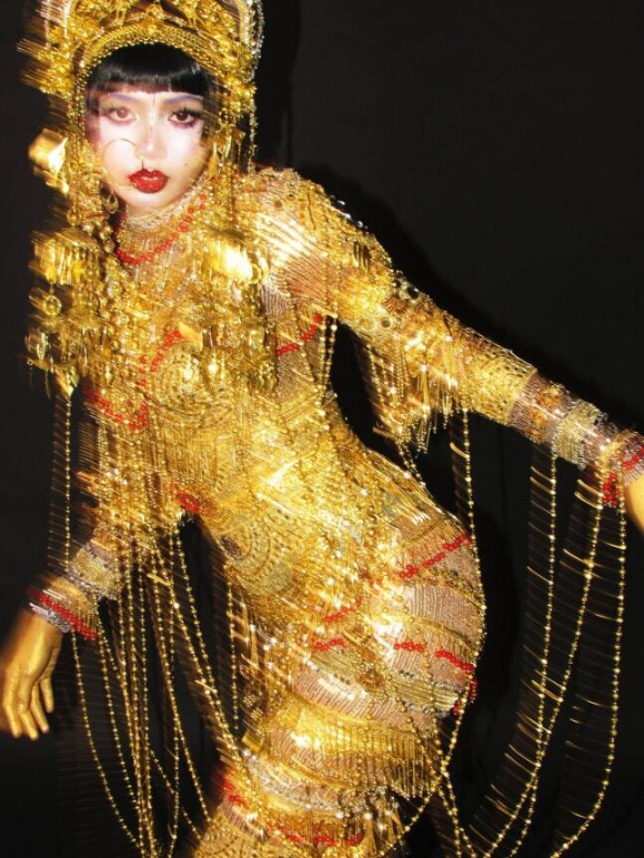 블랙핑크 리사 맞아? 역대급 핼러윈 코스프레 깜짝...애니메이션 뚫고 나온 줄