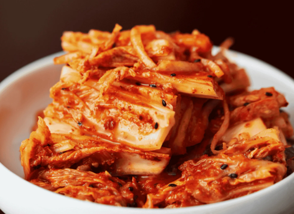 엄마가 담근 김치를 "중국산이냐"고 지적한 남자친구와 이별했다는 사연이 알려졌다. 사진은 일반 김치로, 본 기사 내용과 무관. [사진=DelishGlobe]