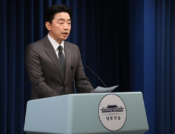 이재명 대통령이 23일 각 부처 장관 후보자 11명을 지명했다. 상단 왼쪽부터 배경훈 과기부 장관 후보자, 조현 외교부 장관 후보자, 정동영 통일부 장관 후보자, 안규백 국방부 장관 후보자, 권오을 국가보훈부 장관 후보자, 송미령 농림축산부 장관(유임), 김성환 환경부 장관 후보자, 김영훈 노동부 장관 후보자, 강선우 여가부 장관 후보자, 전재수 해수부 장관 후보자, 한성숙 중기부 장관 후보자, 윤창렬 국무조정실장 후보자 [사진=대통령실]