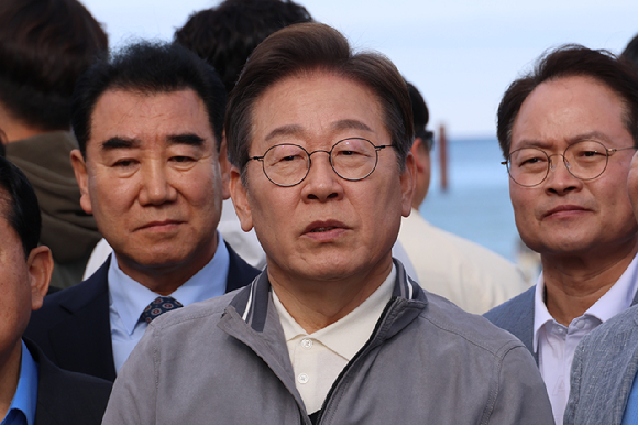 조희대 대법원장이 지난 1일 오후 서울 서초구 대법원에서 이재명 더불어민주당 대선 후보의 공직선거법 위반 사건 상고심 선고를 위해 재판을 준비하고 있다. [사진=사진공동취재단]