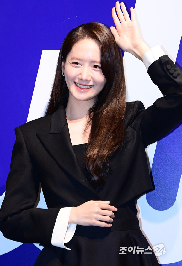 가수 겸 배우 아이유가 28일 오후 서울 소공동 롯데호텔에서 열린 '2025 NEWSIS 한류엑스포'에 참석하고 있다. [사진=정소희 기자]