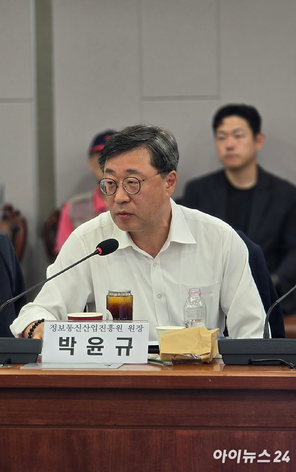 8일 오전 국회의원회관에서 열린 피지컬 AI 프론티어 강국 신기술 전략포럼에서 신동주 모빌린트 대표가 발표하고 있는 모습. [사진=안세준 기자]