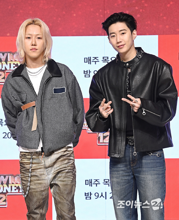 래퍼 릴 모쉬핏, 박재범이 15일 서울 강남구 엘리에나 호텔에서 열린 Mnet '쇼미더머니12' 제작발표회에서 포즈를 취하고 있다. [사진=곽영래 기자]