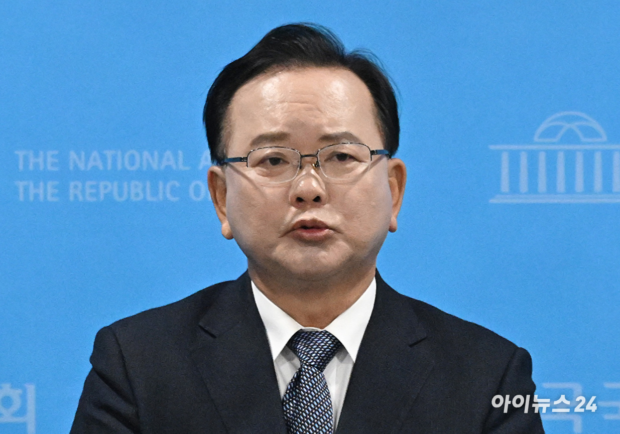 김부겸 전 국무총리가 30일 서울 여의도 국회 소통관에서 대구시장 출마를 선언하고 있다. [사진=곽영래 기자]