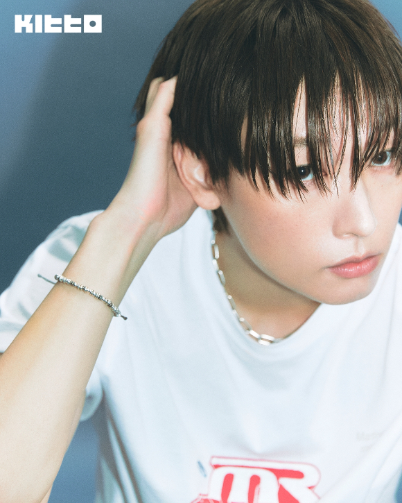 그룹 SF9(에스에프나인) 인성, 재윤, 유태양이 화보 촬영에서 포즈를 취하고 있다. [사진=Kitto]