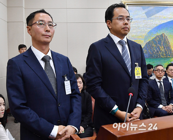 김명규 쿠팡이츠 대표와 김범석 우아한형제들 대표가 14일 서울 여의도 국회에서 열린 공정거래위원회, 개인정보보호위원회 등에 대한 정무위원회 국정감사에 출석하고 있다. [사진=곽영래 기자]