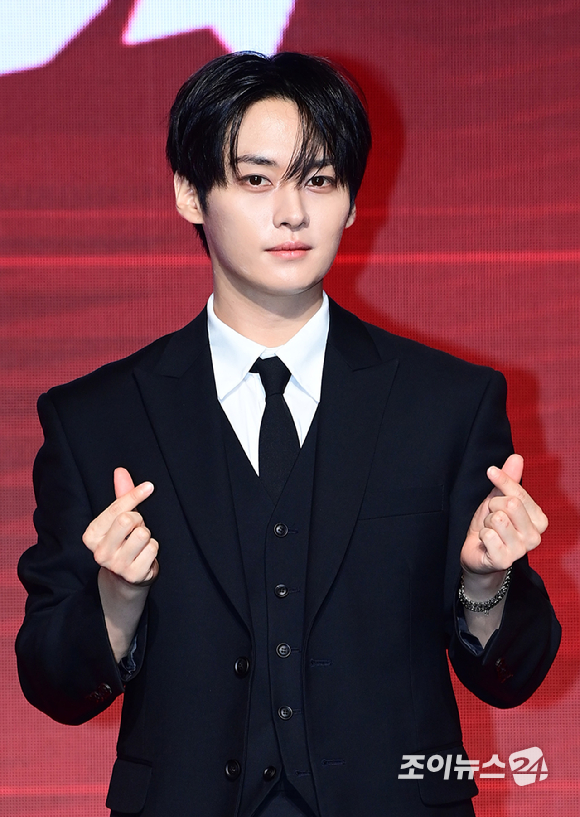 스트레이 키즈 리노, 휠체어 귀국 &quot;&apos;마마&apos; 도중 발목 부상&quot;(전문)