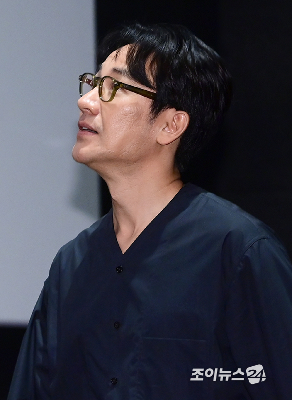 배우 엄태웅이 14일 오후 서울 강남구 메가박스 코엑스에서 열린 영화 '마지막 숙제'(감독 이정철) 가족시사회에 참석해 주연배우로 무대인사를 갖고 있다. [사진=정소희 기자]