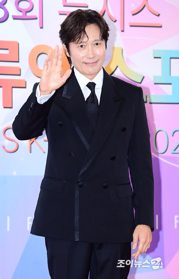 [포토] '한류 터줏대감' 이병헌, 외교부장관상 받아요
