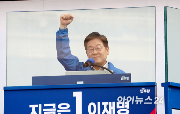 이재명 더불어민주당 대선 후보가 28일 오후 서울 왕십리역광장에서 열린 유세에서 지지를 호소하고 있다. [사진=곽영래 기자]