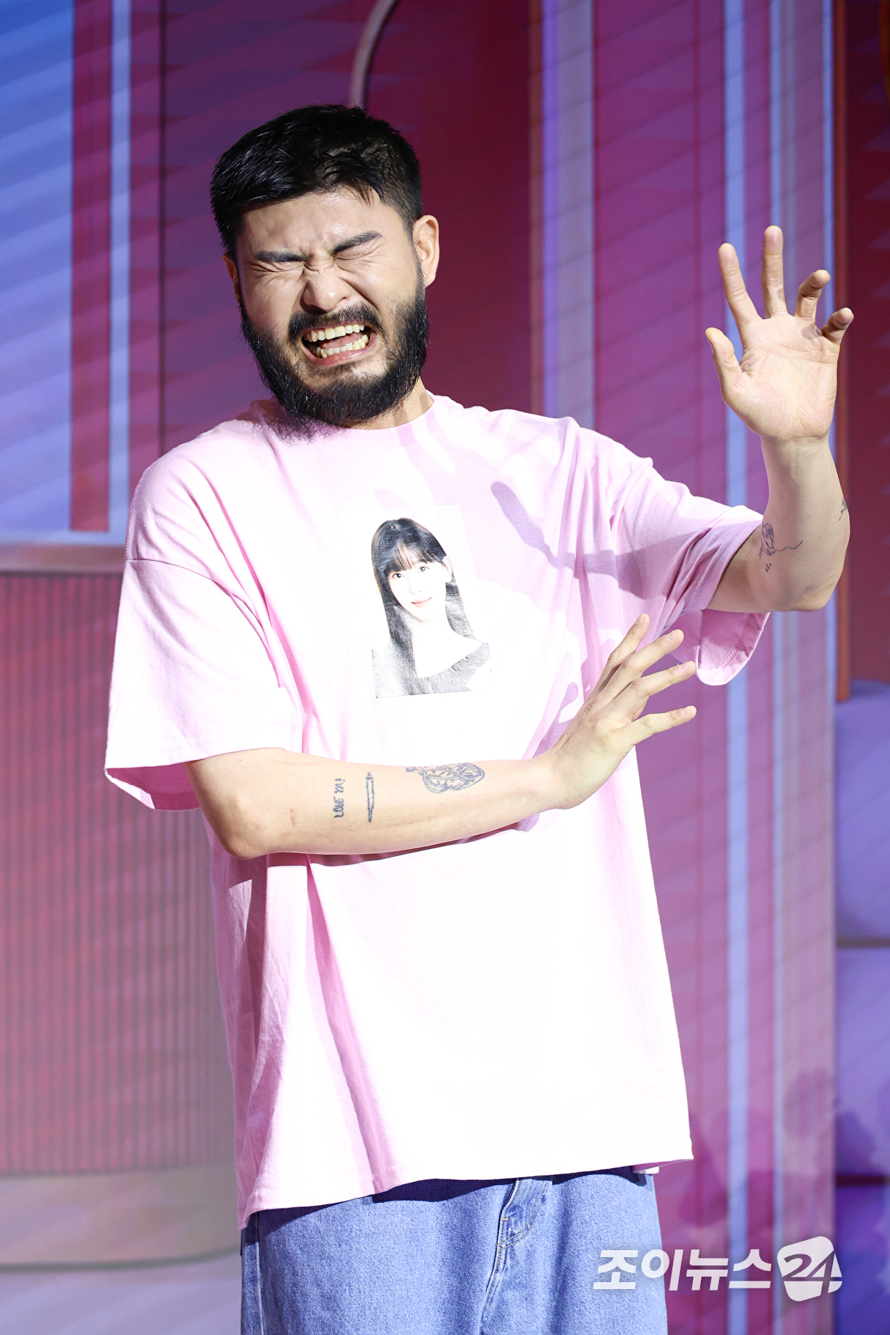 가수 카더가든이 1일 오전 서울 마포구 호텔 나루 서울 엠갤러리에서 진행된 넷플릭스 예능 '모태솔로지만 연애는 하고 싶어 시즌2' 제작발표회에 참석해 포즈를 취하고 있다. [사진=문수지 기자]