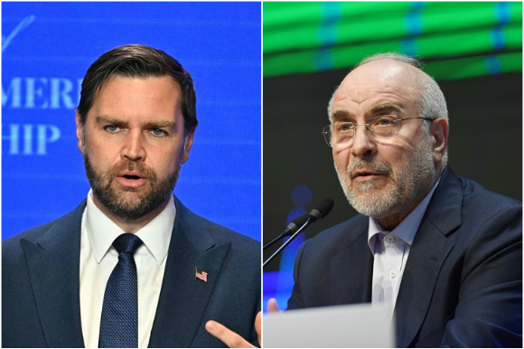 도널드 트럼프 미국 대통령이 미국 워싱턴 백악관 오벌오피스에서 행정명령 서명 행사 중 발언하고 있다. [사진=EPA/연합뉴스]