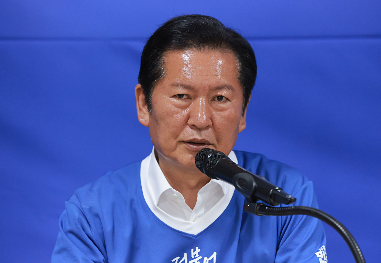 더불어민주당 정청래 총괄상임선거대책위원장이 1일 충남 천안시 민주당 박수현 충남도지사 후보 선거사무소에서 열린 중앙선대위 회의에서 발언하고 있다. 2026.6.1 [사진=연합뉴스]