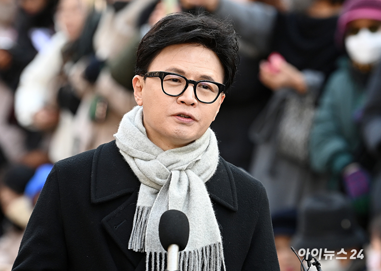 한동훈 국민의힘 전 대표가 2025년 12월 3일 서울 여의도 국회도서관 앞 쪽문에서 12ㆍ3 비상계엄 1주년 관련 기자회견을 하고 있다.2025.12.3. [사진=곽영래 기자]