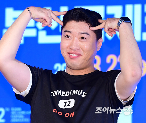 코미디언 송하빈이 2일 오후 서울 종로구 낙원상가에서 열린 제12회 부산국제코미디페스티벌(BICF) 공식 기자회견에 참석하고 있다. [사진=정소희 기자]