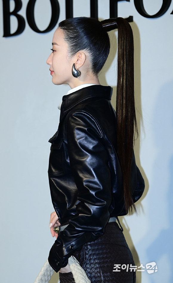 배우 문가영이 28일 오후 서울 성동구 성수동 에스팩토리D동에서 열린 보테가 베네타 2026 여름 프라이빗 뷰 포토콜 행사에 참석하고 있다. [사진=정소희 기자]