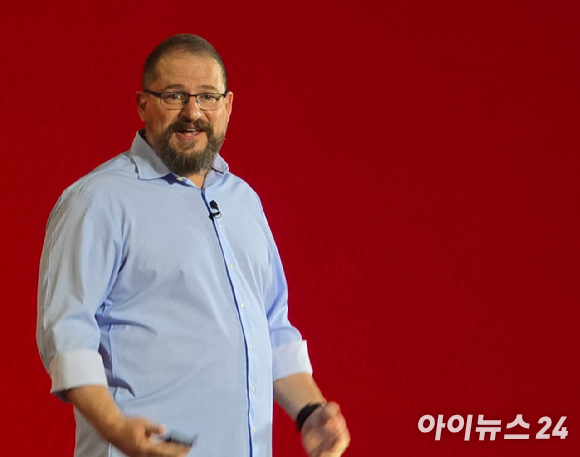 지난해 하와이 마우이에서 열린 '스냅드래곤 서밋 2024'에서 크리스티아노 아몬 퀄컴 최고경영자(CEO)가 기조연설하고 있다. [사진=안세준 기자]