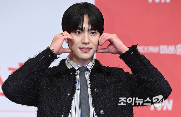 배우 조한결이 12일 오후 서울 구로구 신도림 더링크 호텔에서 열린 tvN 새 토일드라마 '언더커버 미쓰홍' 제작발표회에서 포즈를 취하고 있다. [사진=곽영래 기자]