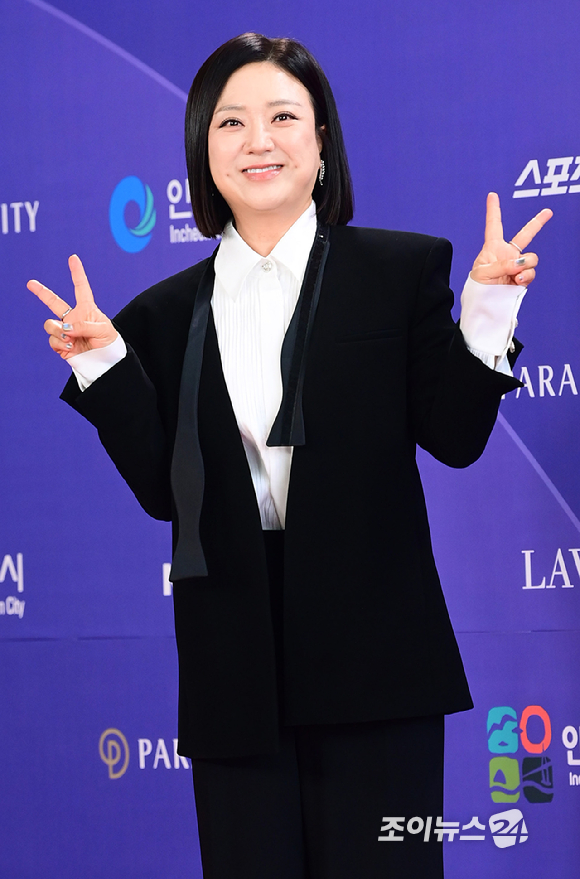 방송인 김숙이&nbsp;31일 오후&nbsp;인천시 영종구 운서동 파라다이스시티에서 열린&nbsp;제5회 청룡시리즈어워즈&nbsp;레드카펫 행사에 참석하고 있다. [사진=정소희 기자]
