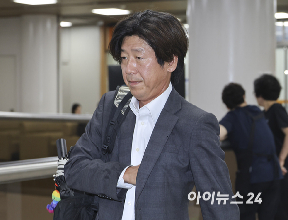 남욱 변호사가 1일 서울 서초구 서울고등법원에서 열린 대장동 개발 뇌물 혐의를 받는 곽상도 전 국민의힘 의원의 항소심 2차 공판에 증인으로 출석하고 있다. [사진=곽영래 기자]