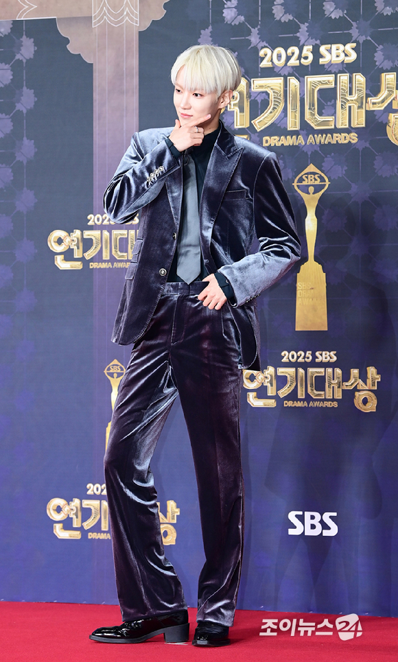 '사계의 봄' 배우 하유준(AxMxP)이 31일 오후 서울 마포구 상암동 SBS 프리즘타워에서 열린&nbsp;2025 SBS 연기대상&nbsp;레드카펫 행사에 참석하고 있다. [사진=정소희 기자]