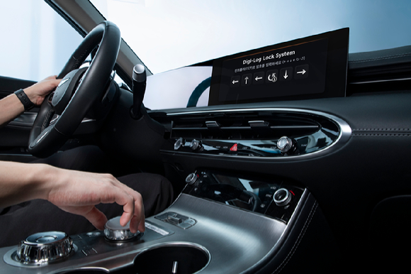 22일 경기도 화성 현대차∙기아 남양연구소에서 열린 '2025 아이디어 페스티벌'에서 참가자가 발표하고 있다. [사진=김종성 기자]