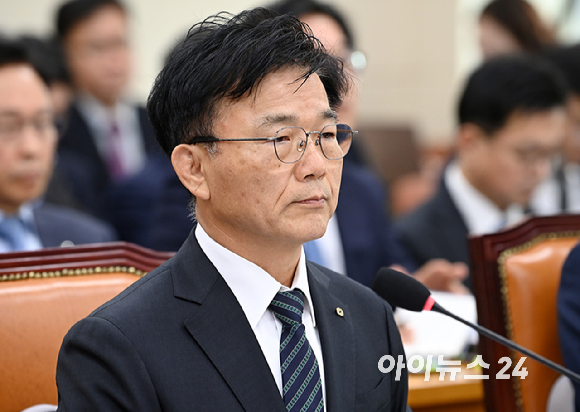 박상진 한국산업은행 회장이 20일 서울 여의도 국회 정무위원회에서 열린 금융위원회 등에 대한 국정감사에 참석하고 있다. [사진=곽영래 기자]