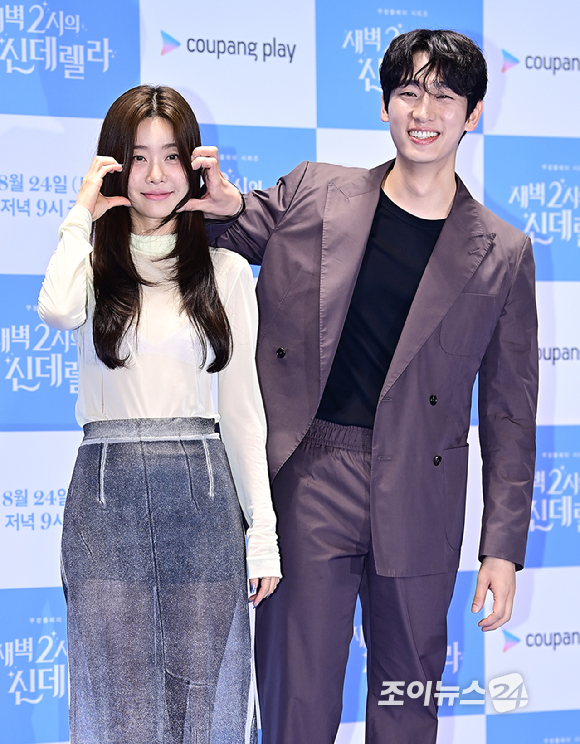 배우 문상민, 신현빈이 22일 오후 서울 여의도 콘래드 서울에서 열린 쿠팡플레이 '새벽 2시의 신데렐라' 제작발표회에서 포토타임을 갖고 있다. [사진=곽영래 기자]