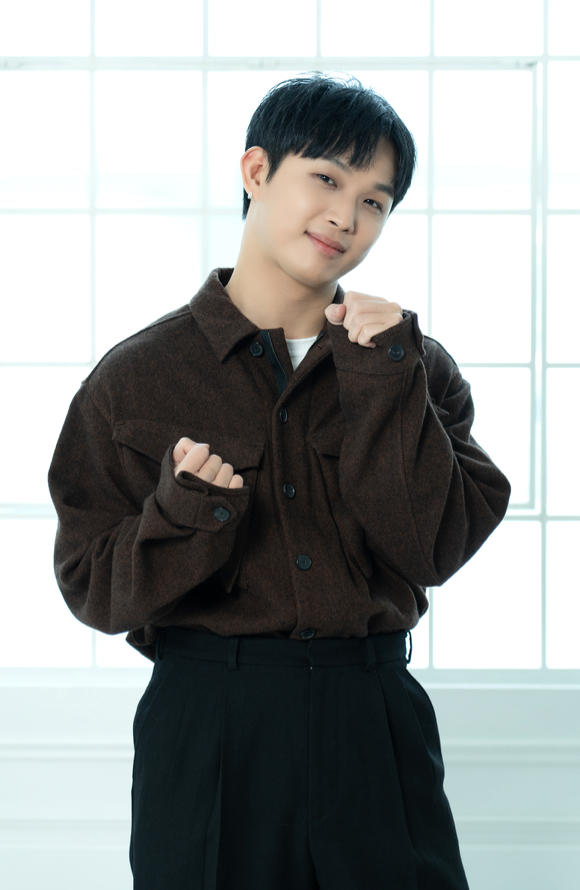 그룹 비투비 임현식이 21일 온라인으로 진행된 비투비 정규 3집 'Be Together' 발매 기념 기자간담회에 참석해 포즈를 취하고 있다. [사진=큐브엔터테인먼트]