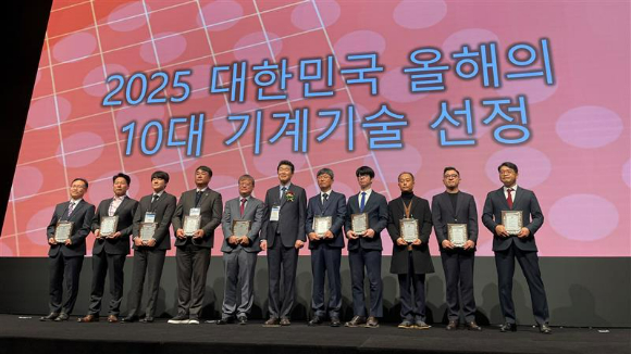 국내 로봇 그리퍼 전문기업 테솔로가 개발한 '휴머노이드 다관절 로봇 핸드 DG-5F'가 한국기계기술단체총연합회가 주관하는 '2025 대한민국 올해의 10대 기계기술'에 최종 선정됐다 [사진=테솔로]