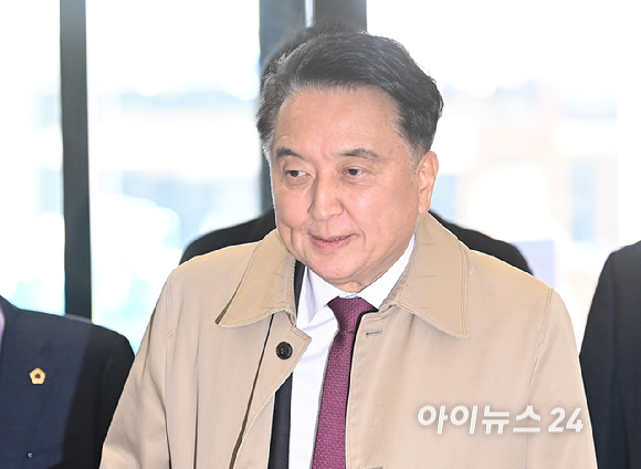 국민의힘의 컷오프(공천 배제) 통보를 받은 김영환 충북도지사가 17일 오전 서울 여의도 국민의힘 당사에서 입장을 밝히고 있다. [사진=곽영래 기자]