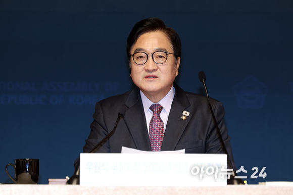 우원식 국회의장이 5일 오전 국회 사랑재에서 신년 기자회견을 하고 있다. [사진=곽영래 기자]