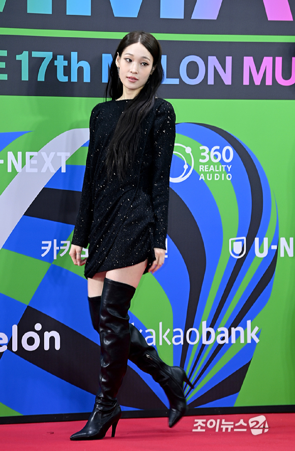 올데이프로젝트 애니가 20일 서울 구로구 고척돔에서 열린 '2025 멜론뮤직어워드(MMA2025)' 레드카펫에서 포즈를 취하고 있다.