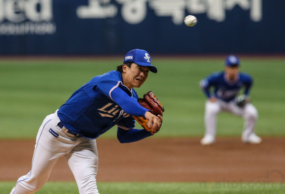 삼성 라이온즈 프로 3년차 우완 이재희가 19일 열린 키움 히어로즈와 원정 경기에 선발 등판해 역투하고 있다. [사진=삼성 라이온즈]