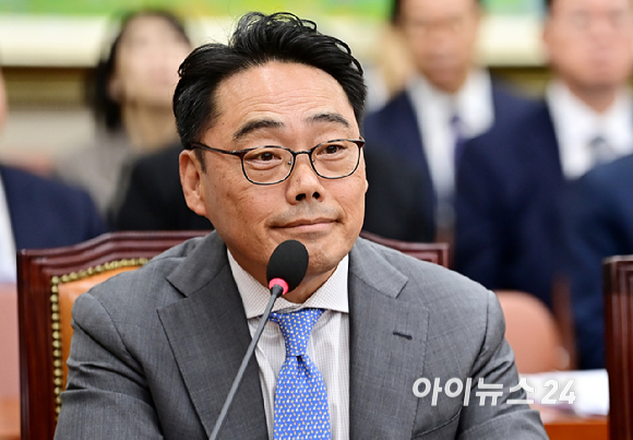 피터 곽 아디다스코리아 대표이사가 16일 오후 서울 여의도 국회에서 열린 정무위원회의 공정거래위원회 등에 대한 국정감사에서 의원 질의에 답변하고 있다. [사진=곽영래 기자]