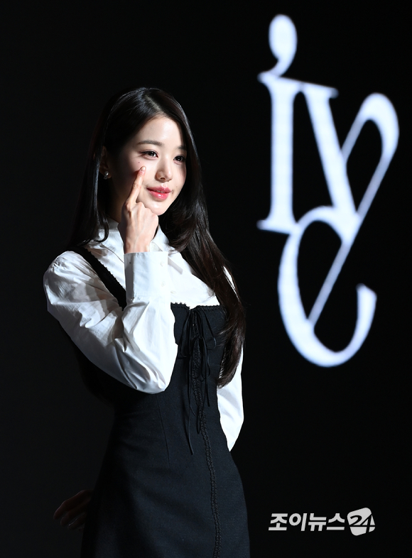 그룹 아이브가 10일 오후 서울 영등포구 여의도동 콘래드 호텔에서 열린 첫 번째 정규 앨범 '아이해브 아이브(I've IVE)' 발매 기념 기자간담회에서 포즈를 취하고 있다. [사진=김성진 기자]