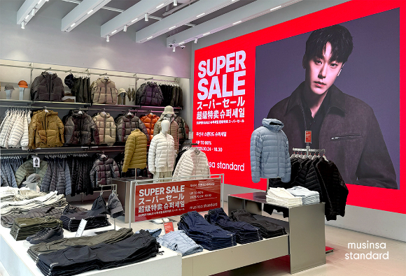 지난 30일까지 '25 FW 슈퍼세일'이 진행된 무신사 스탠다드 성수점. [사진=무신사]