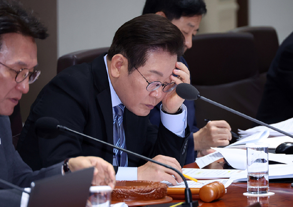 이재명 대통령이 2일 용산 대통령실에서 열린 국무회의에서 참석자 발언을 듣고 있다. 2025.9.2 [사진=연합뉴스]