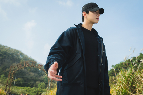 배우 박은빈이 18일 오후 인천광역시 파라다이스 시티에서 열린 제4회 청룡시리즈어워즈 레드카펫 행사에 참석하고 있다.[사진=정소희 기자]