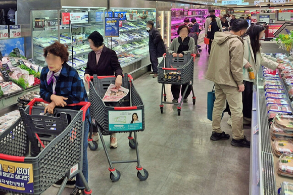 이마트는 오는 13일까지 간편하고 맛있게 즐길 수 있는 식품들을 할인한다. [사진=이마트]