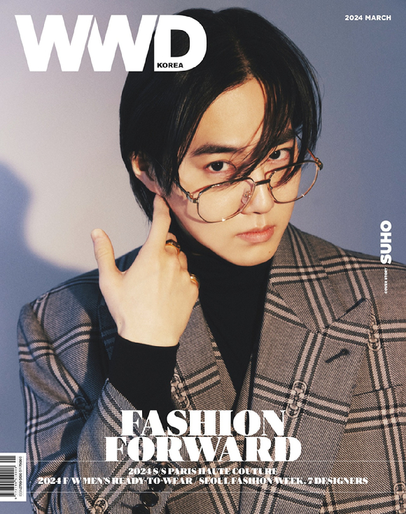 엑소 멤버 겸 배우 수호가 화보 촬영에서 포즈를 취하고 있다. [사진=WWD 코리아]