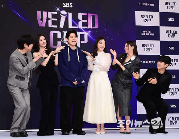 (왼쪽부터)권정열-아이들 미연-소녀시대 티파니 영-에일리-폴킴이 9일 오후 서울 양천구 목동 SBS 사옥에서 열린 SBS 글로벌 보컬 오디션 '베일드 컵' 제작발표회에 참석하고 있다. [사진=정소희 기자]